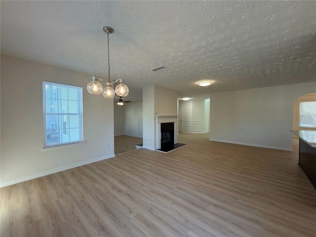 Building Photo - 2770 Austin Ridge Dr NE