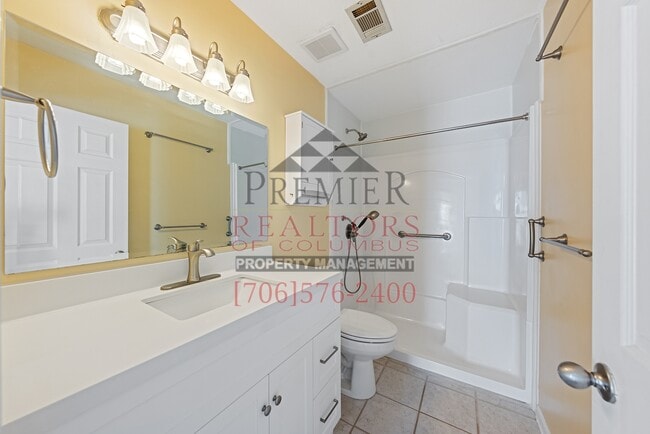 Building Photo - 5100 Sequoia Dr