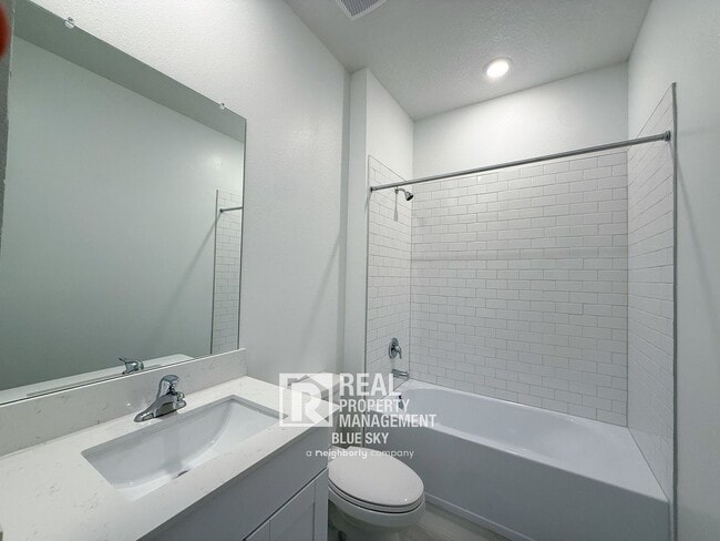 Building Photo - 18200 Pleasantview Blvd