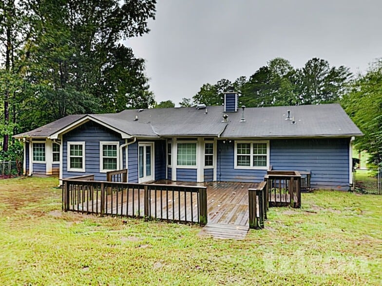 Building Photo - 211 Robin Ln