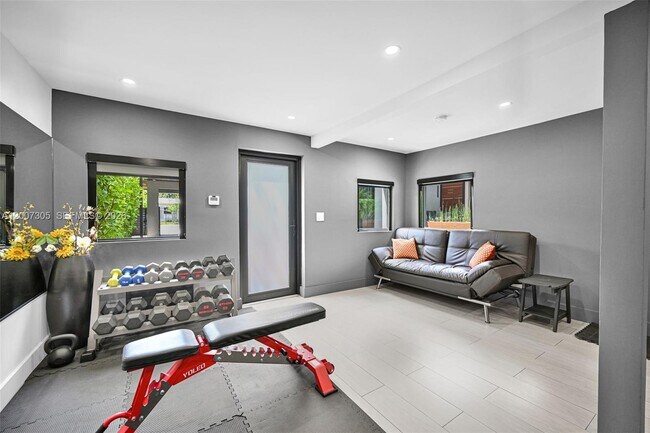 Building Photo - 145 NE 49th St