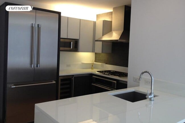 Primary Photo - 247 W 46th St