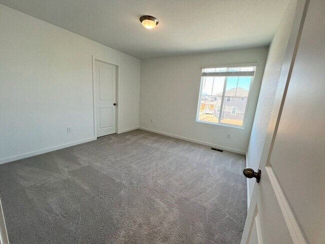 Building Photo - 690 Rob Roy Ct