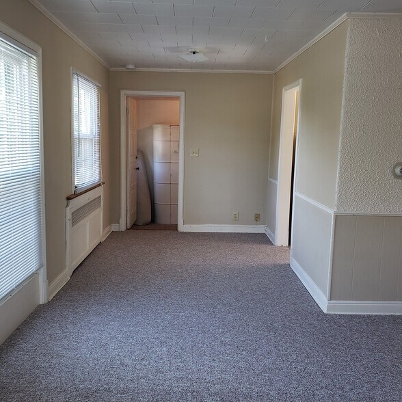 Living/ Dining Area - 313 7th St