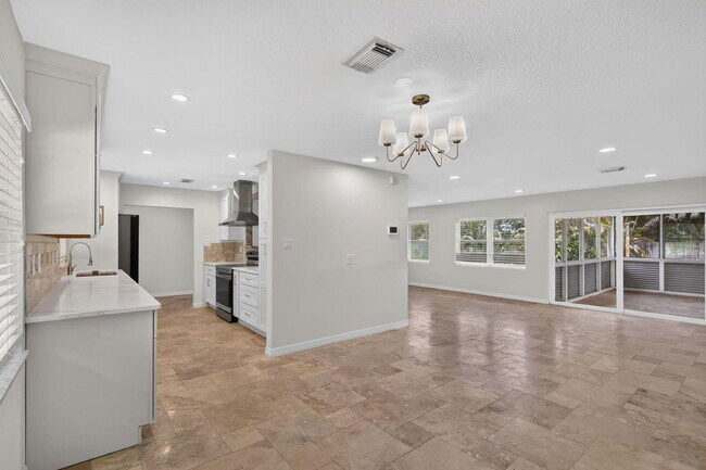 Building Photo - 1125 41st Ave