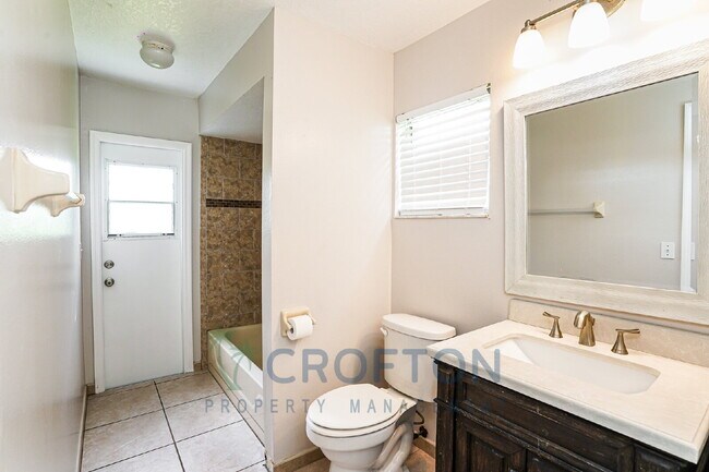 Building Photo - Very nice 3 bedroom with bonus room in Poinciana
