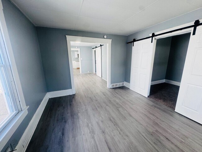 Building Photo - 3405 Roehl Ave