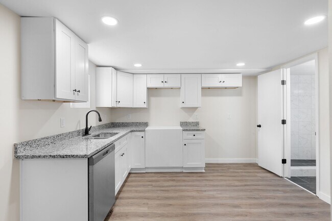 Building Photo - 1036 Seymour Ave