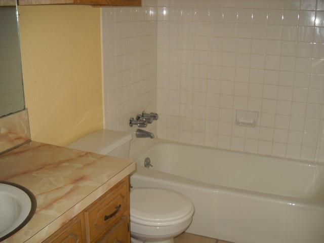 Building Photo - 742 Chaucer Dr