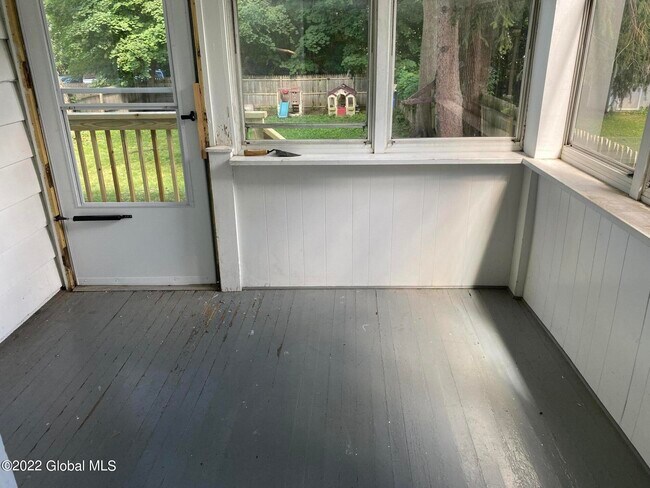 Building Photo - 663 Hudson Ave