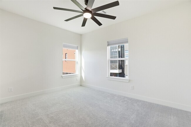 Building Photo - 712 Delano St