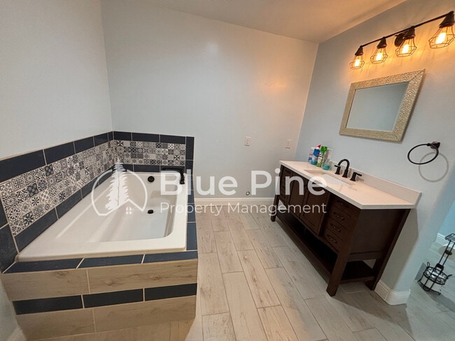 Building Photo - 5181 Ryanne Way