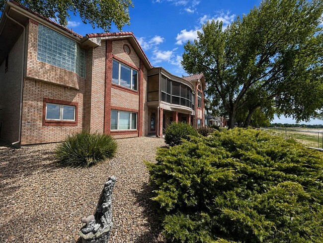 Building Photo - 3957 Valley Oak Dr