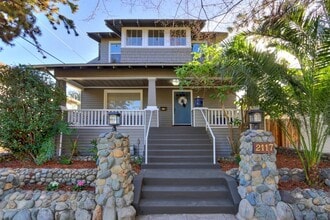 Building Photo - Beautifully Renovated 5 Bedroom Midtown Home