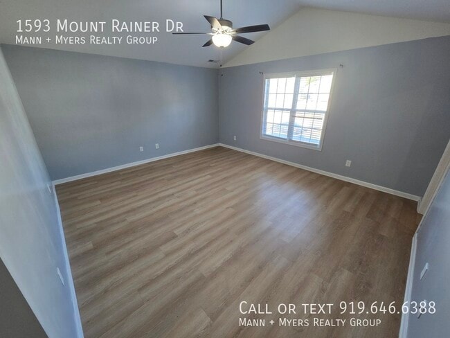 Building Photo - 1593 Mount Rainer Dr