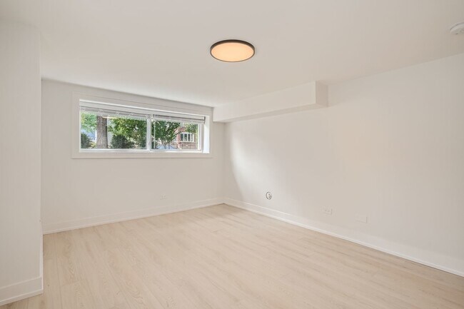 Building Photo - 2602 N Springfield Ave