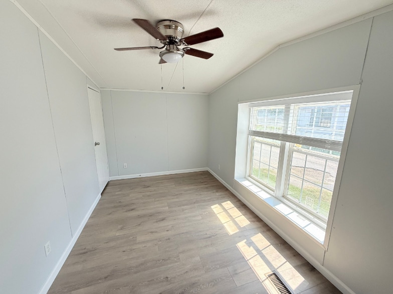 Building Photo - 3419 US-65