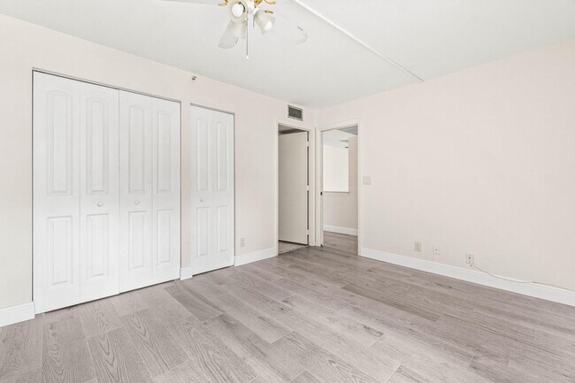 Building Photo - 17 Royal Palm Way