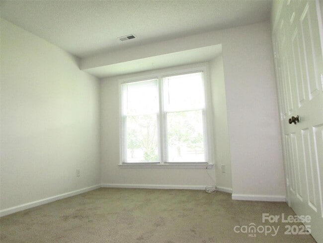 Building Photo - 10240 Rose Meadow Ln