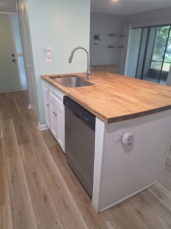Building Photo - 2 Bedroom 2 Bath Condo just 10 Minutes from Downtown St Augustine and Beaches