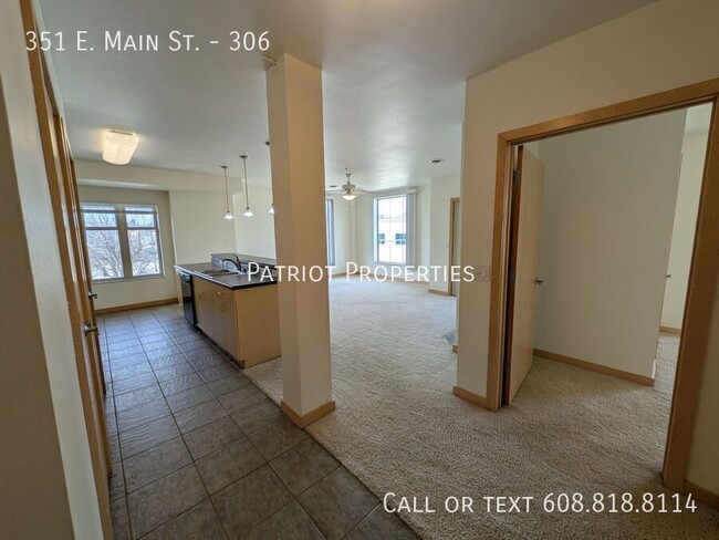 Building Photo - 1 BED / 1 BATH W/FIREPLACE IN DOWNTOWN SUN...