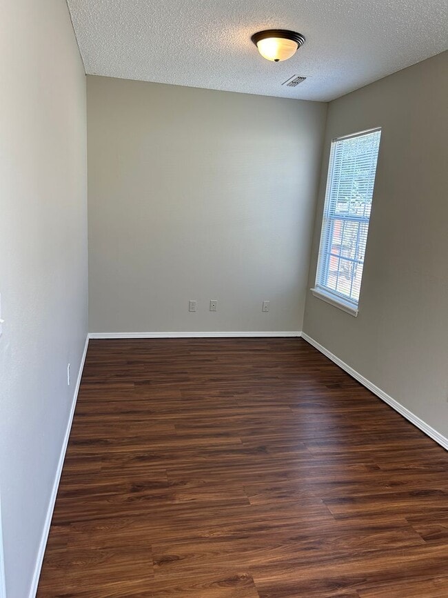 Building Photo - 1474 Timberline Dr