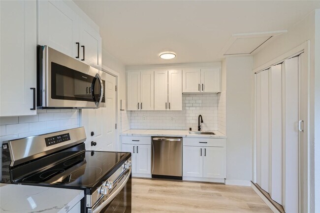 Building Photo - New Price!! Newly Remodeled 2BR/1BA House ...