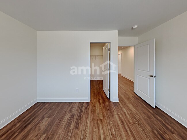 Building Photo - 2409 Garrett Prk Dr