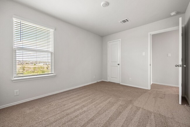 Building Photo - Spacious 4 Bed / 2.5 Bath Home – 2,243 Sq Ft + Resort-Style Amenities