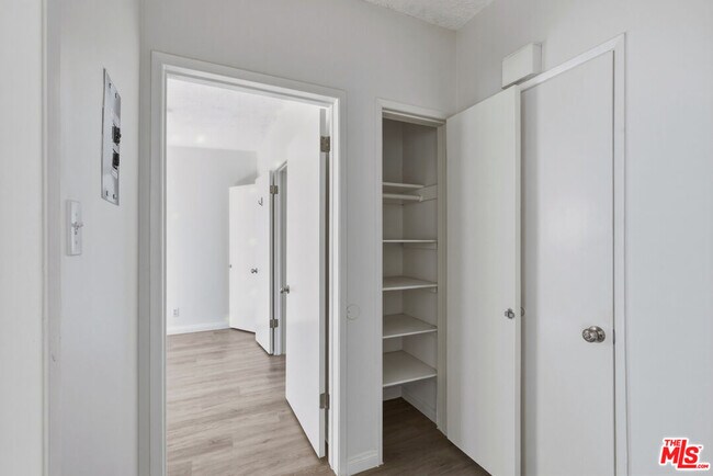 Building Photo - 11746 Goshen Ave