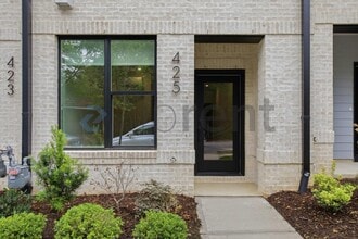 Building Photo - 425 S Walker St