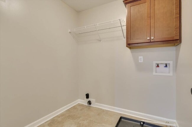 Building Photo - 127 Radcliff Dr