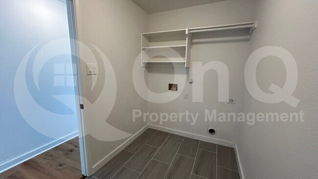 Building Photo - 1028 Aviary Dr