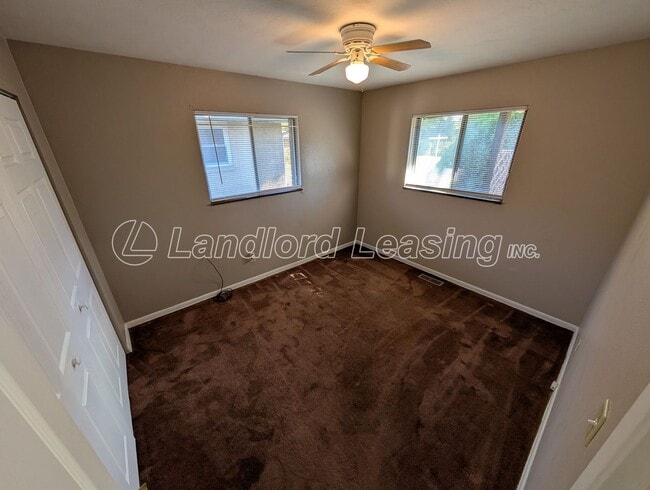 Building Photo - Brick Ranch Duplex with Fireplace, Private...