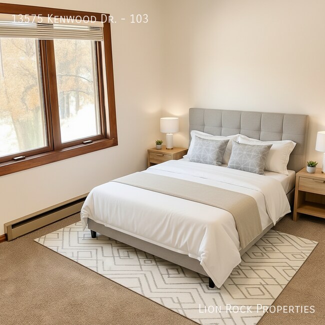 Building Photo - 13575 Kenwood Dr N