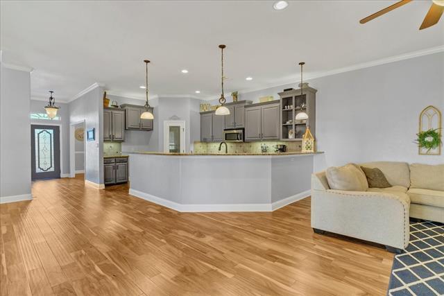 Building Photo - 3300 Fountain Way