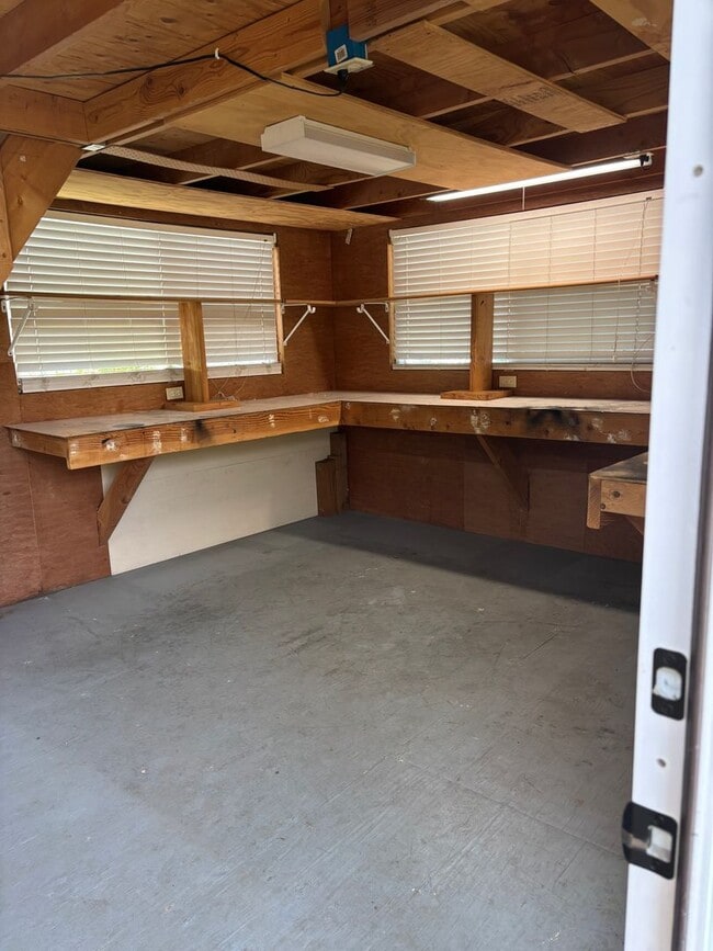 Building Photo - 640-642 W Helen Ave