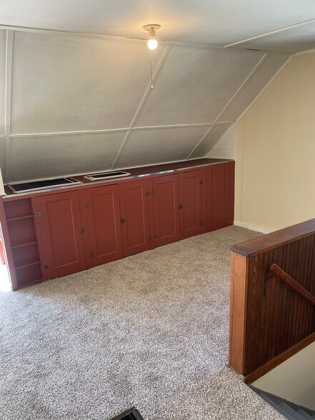 Building Photo - 206 Wales Rd NE