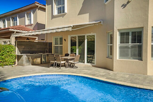 Building Photo - 7167 Ivy Crossing Ln