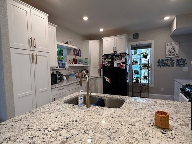 Building Photo - *West side charmer completely remodeled, mid century flare!