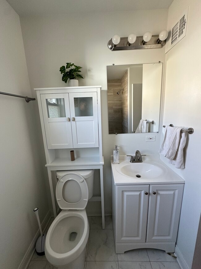 Building Photo - 8246 Keating Ave