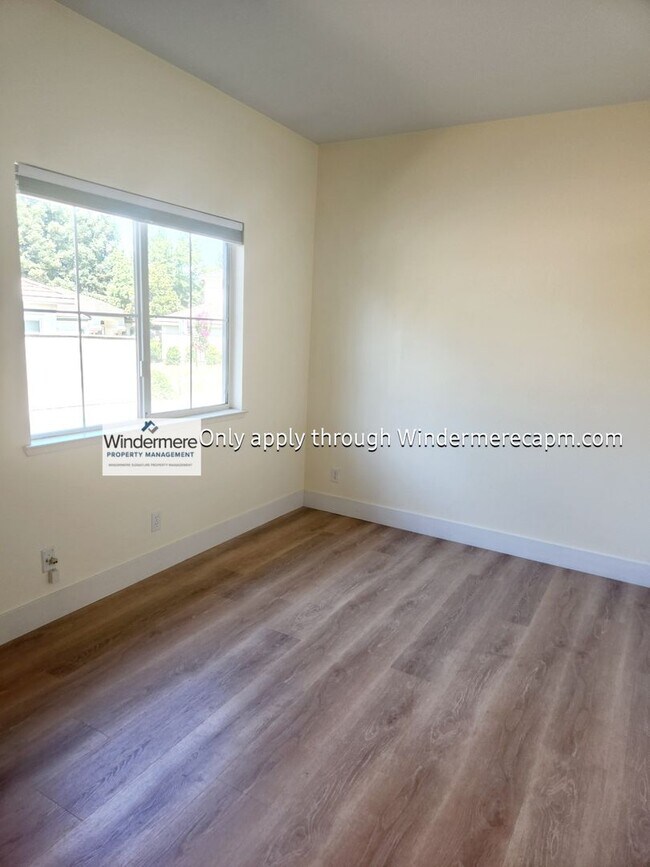 Building Photo - Bright 3 bedroom, 2 bath in Gated Community of Bentley Square!
