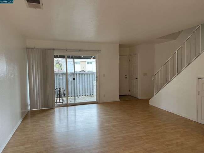 Building Photo - 89 Villa Cir