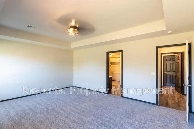 Building Photo - 1425 Sandstone Dr