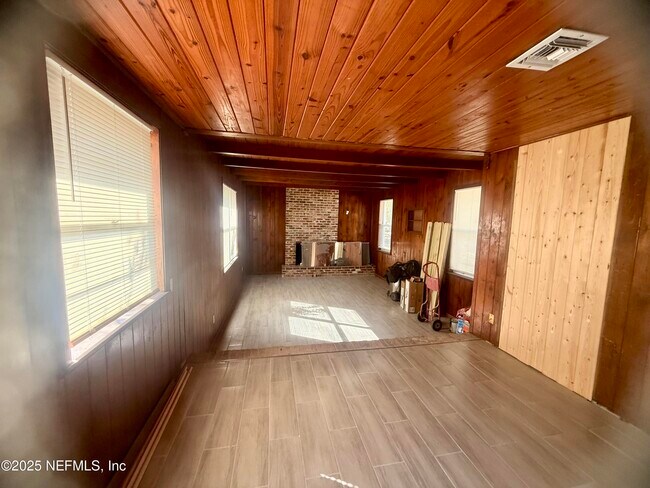 Building Photo - 6316 Mercado Dr