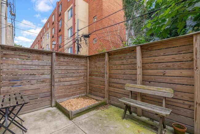 Building Photo - 540 Winton St