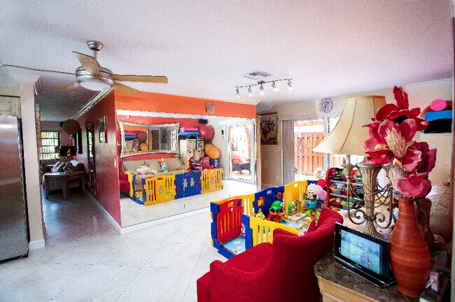 Building Photo - 351 SW 66th Ave