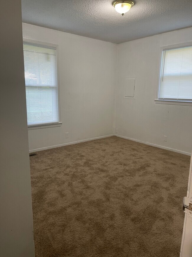 Building Photo - 141 Laurel Ct