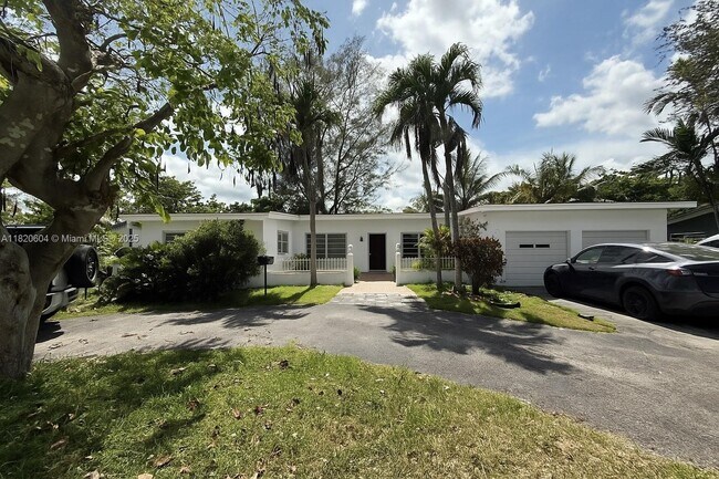 Primary Photo - 7132 SW 65th Ave