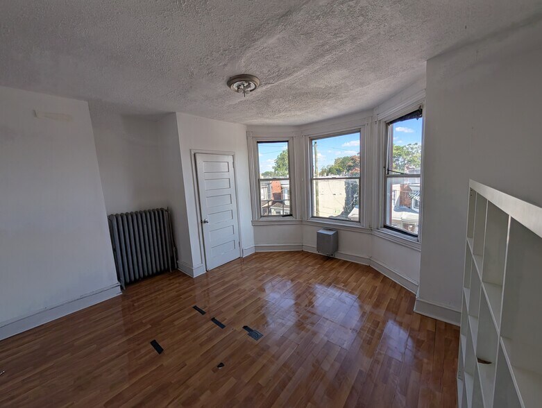 Building Photo - 220 N 54th St